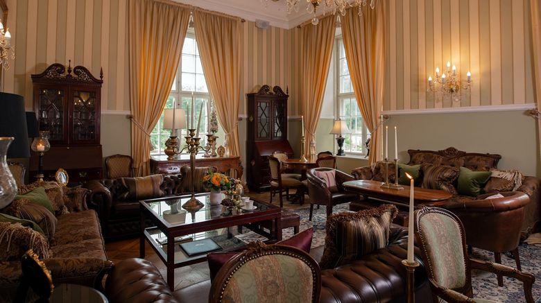 <b>Hvedholm Slotshotel Lobby</b>. Images powered by <a href="https://www.leonardoworldwide.com/" title="Leonardo Worldwide" target="_blank">Leonardo</a>.