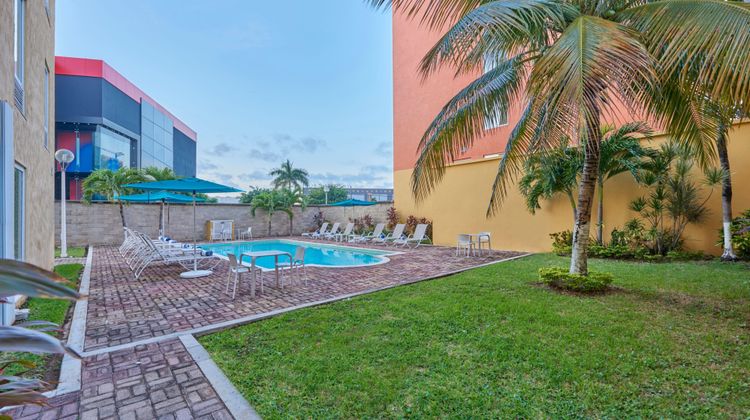 City Express by Marriott Cancun Pool