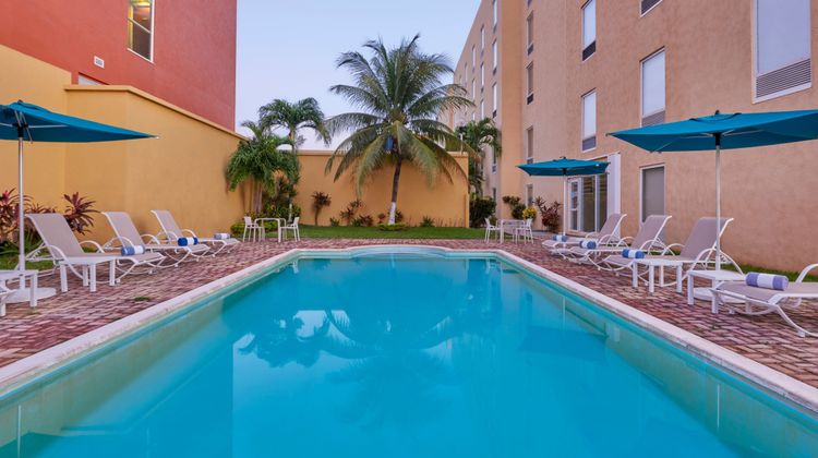 City Express by Marriott Cancun Pool