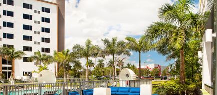 aloft Miami Doral Exterior
