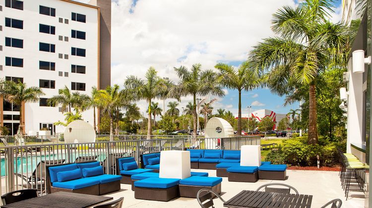 aloft Miami Doral Exterior