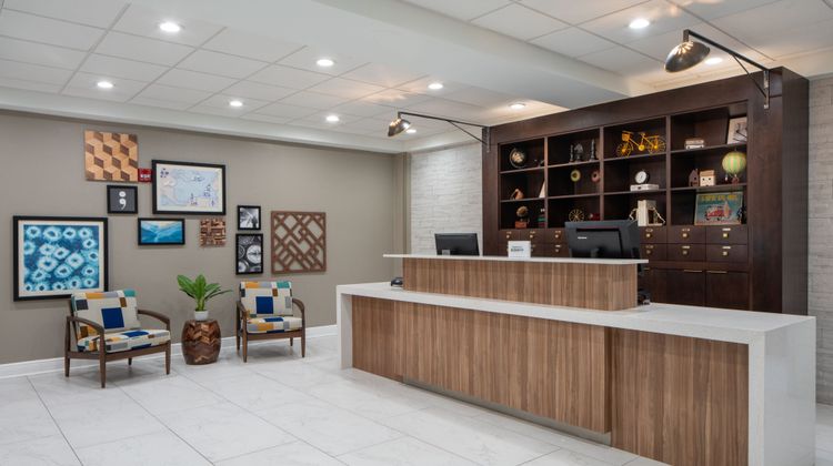 Four Points by Sheraton Alexandria Lobby