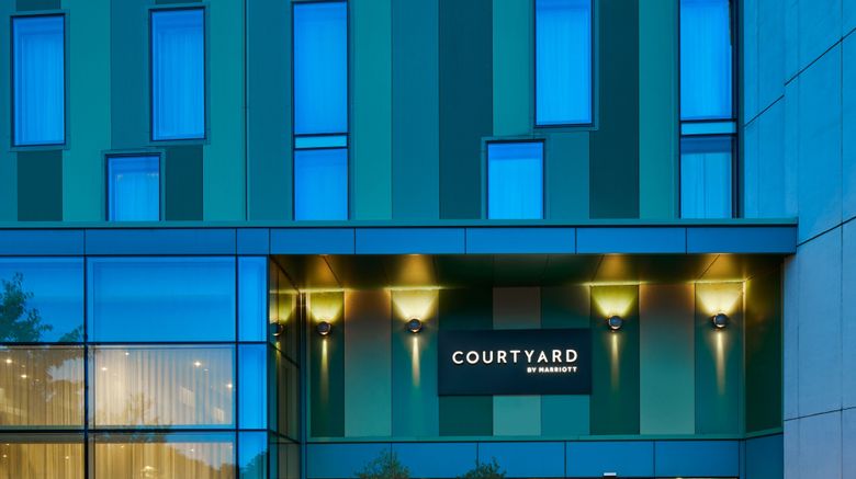 <b>Courtyard London Gatwick Airport Exterior</b>. Images powered by <a href="https://www.leonardoworldwide.com/" title="Leonardo Worldwide" target="_blank">Leonardo</a>.