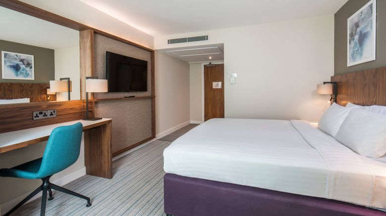 <b>Courtyard London Gatwick Airport Room</b>. Images powered by <a href="https://www.leonardoworldwide.com/" title="Leonardo Worldwide" target="_blank">Leonardo</a>.