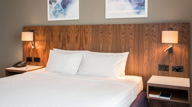 <b>Courtyard London Gatwick Airport Room</b>. Images powered by <a href="https://www.leonardoworldwide.com/" title="Leonardo Worldwide" target="_blank">Leonardo</a>.