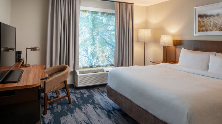 Fairfield Inn & Suites Memphis Room