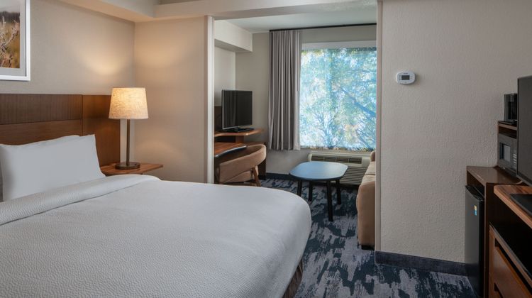 Fairfield Inn & Suites Memphis Room