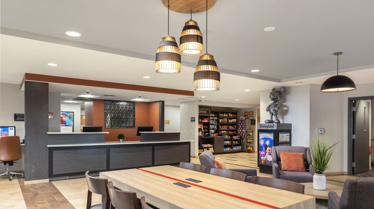Candlewood Suites Anaheim-Resort Area Exterior