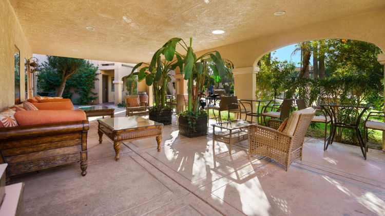 La Fuente Inn & Suites Exterior