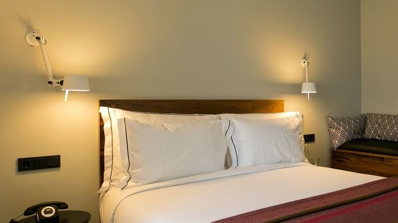<b>1908 Lisboa Hotel Room</b>. Images powered by <a href="https://www.leonardoworldwide.com/" title="Leonardo Worldwide" target="_blank">Leonardo</a>.