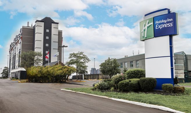Holiday Inn Express Toronto-North York Exterior
