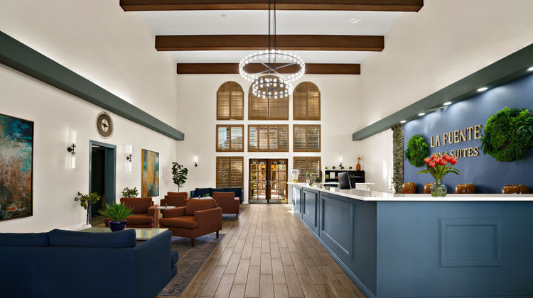 La Fuente Inn & Suites Lobby