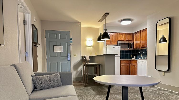Staybridge Suites West-Oconomowoc Suite