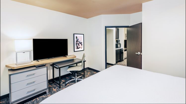 Holiday Inn & Suites - University Room