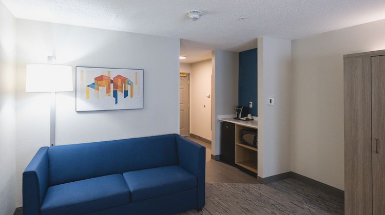 Holiday Inn Express & Suites Room