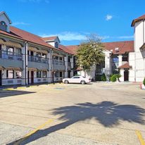 Scottish Inn & Suites