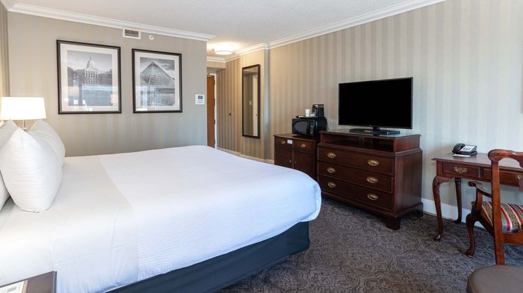 Sandman Signature Edmonton Downtown Hotel Room
