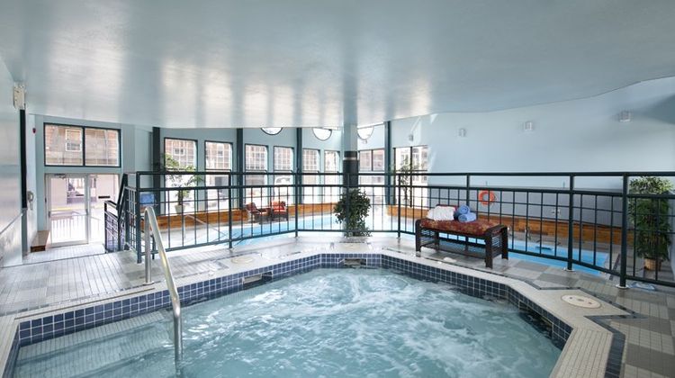 Tonquin Inn Pool
