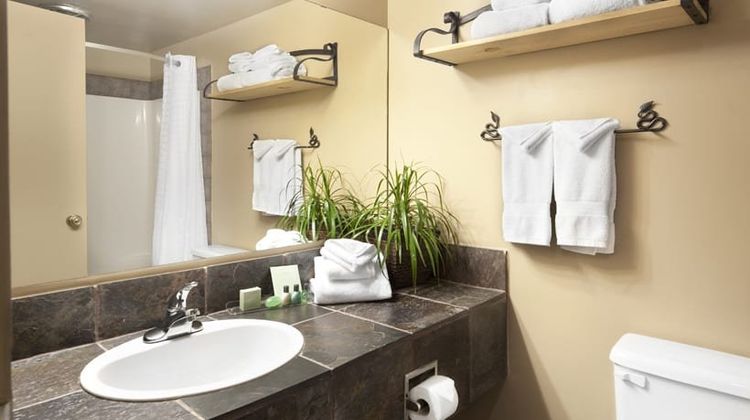 Tonquin Inn Room