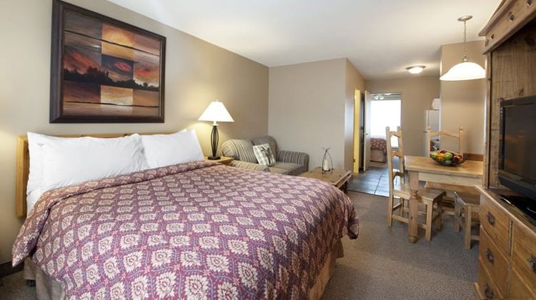 Tonquin Inn Suite