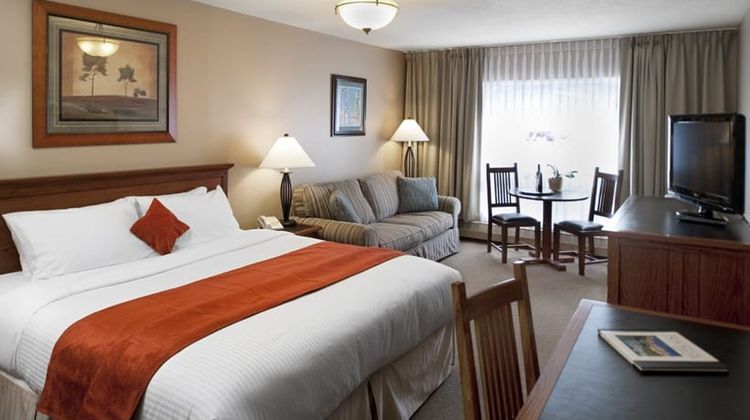 Tonquin Inn Room