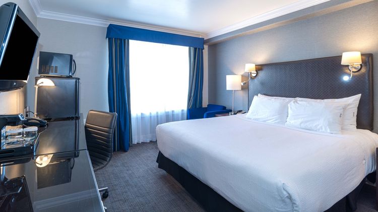Sandman Signature Hotel Edmonton Room