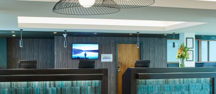 Courtyard London Gatwick Airport Exterior