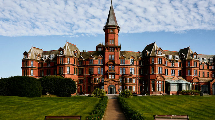 Marine & Lawn Slieve Donard Exterior