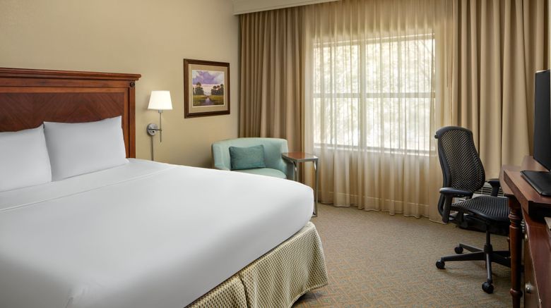 <b>Courtyard Charleston Mt. Pleasant Room</b>. Images powered by <a href="https://www.leonardoworldwide.com/" title="Leonardo Worldwide" target="_blank">Leonardo</a>.