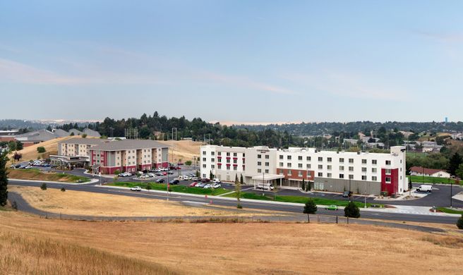 Courtyard By Marriott Pullman Exterior