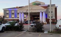 Holiday Inn Express Hotel & Suites