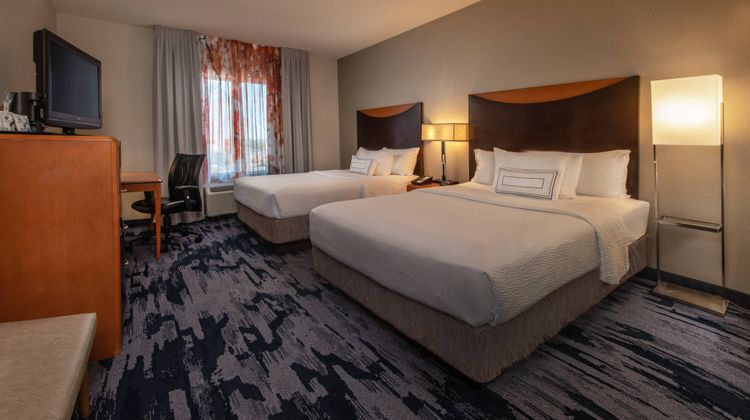 Fairfield Inn & Suites Harrisonburg Room