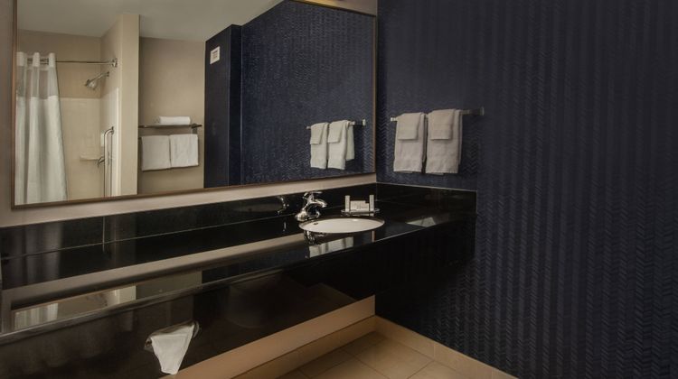 Fairfield Inn & Suites Harrisonburg Room