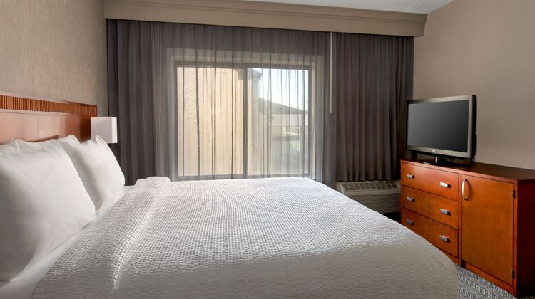 Courtyard by Marriott Westchester County Room