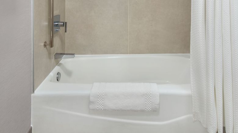 <b>Courtyard by Marriott Westchester County Room</b>. Images powered by <a href="https://www.leonardoworldwide.com/" title="Leonardo Worldwide" target="_blank">Leonardo</a>.