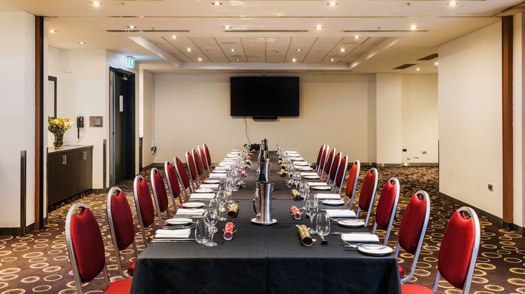 Crowne Plaza Canberra Meeting