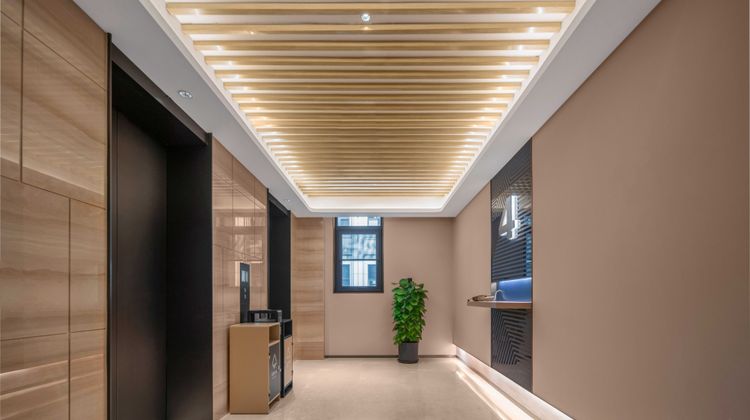Holiday Inn Express Hongqiao Necc Lobby