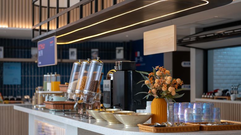 <b>Holiday Inn Express Hongqiao Necc Restaurant</b>. Images powered by <a href="https://www.leonardoworldwide.com/" title="Leonardo Worldwide" target="_blank">Leonardo</a>.