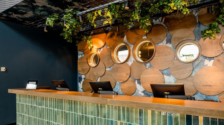Motel One Wiesbaden Lobby