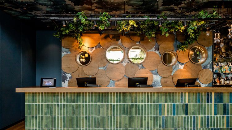 Motel One Wiesbaden Lobby