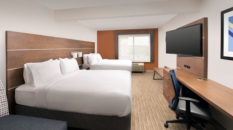Holiday Inn Express/Suites BWI Airport N Room