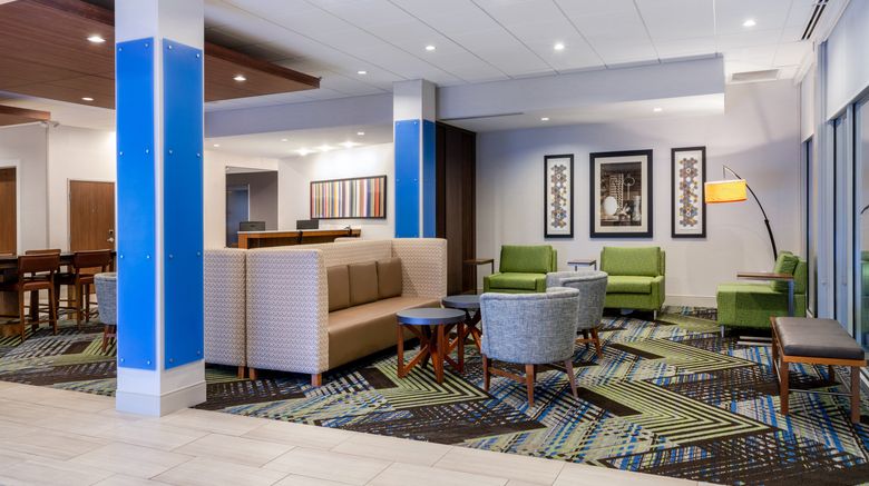 <b>Holiday Inn Express & Suites South I-25 Exterior</b>. Images powered by <a href="https://www.leonardoworldwide.com/" title="Leonardo Worldwide" target="_blank">Leonardo</a>.