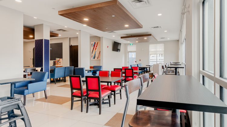 Holiday Inn Express Edmonton South Restaurant