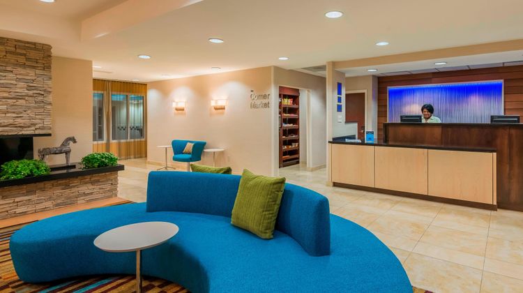Fairfield Inn & Suites Mobile Lobby