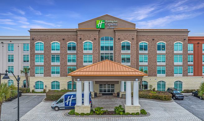 Holiday Inn Express Hotel & Suites Exterior