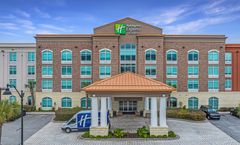 Holiday Inn Express Hotel & Suites