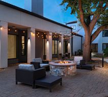 Courtyard Downtown/Market Square Exterior
