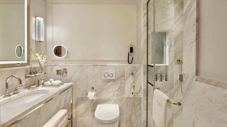 Jumeirah Carlton Tower Room