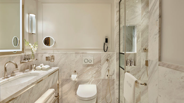<b>Jumeirah Carlton Tower Room</b>. Images powered by <a href="https://www.leonardoworldwide.com/" title="Leonardo Worldwide" target="_blank">Leonardo</a>.