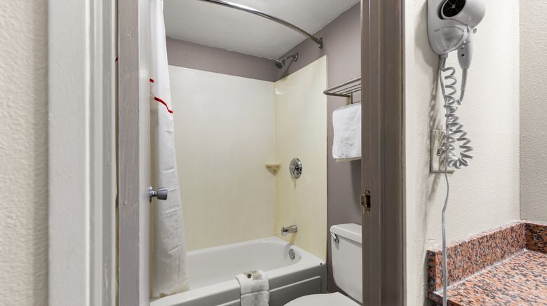 <b>Red Roof Inn Springfield, IL Room</b>. Images powered by <a href="https://www.leonardoworldwide.com/" title="Leonardo Worldwide" target="_blank">Leonardo</a>.